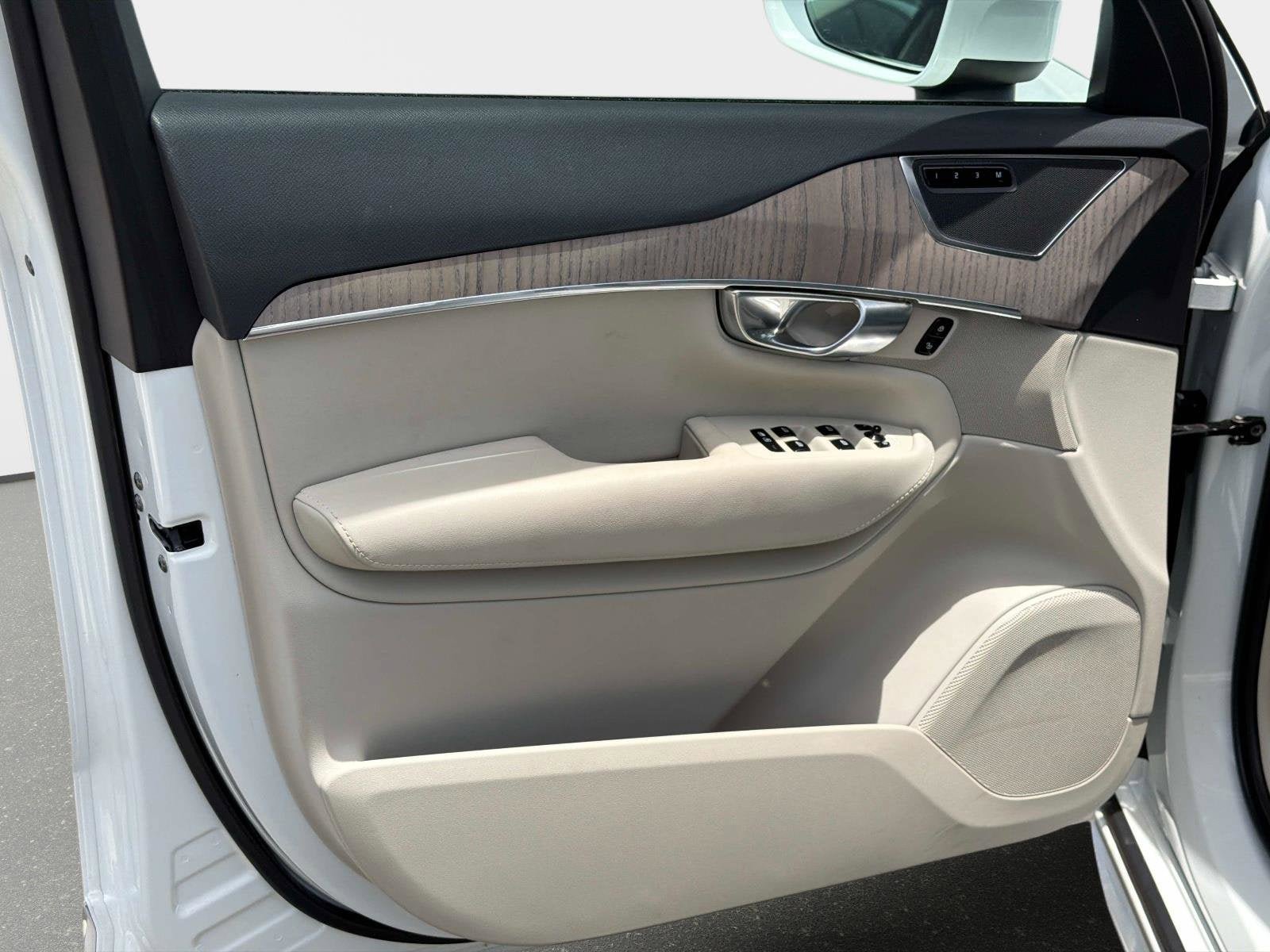 Certified 2024 Volvo XC90 T8 Core AWD/4WD image 17