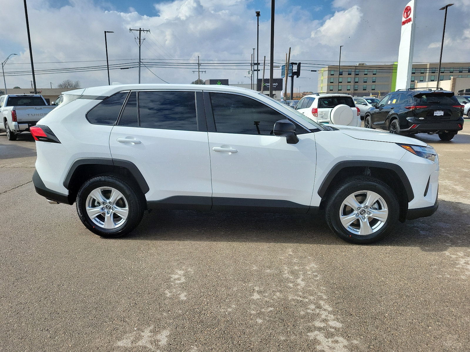 New 2024 Toyota RAV4 LE FWD image 5