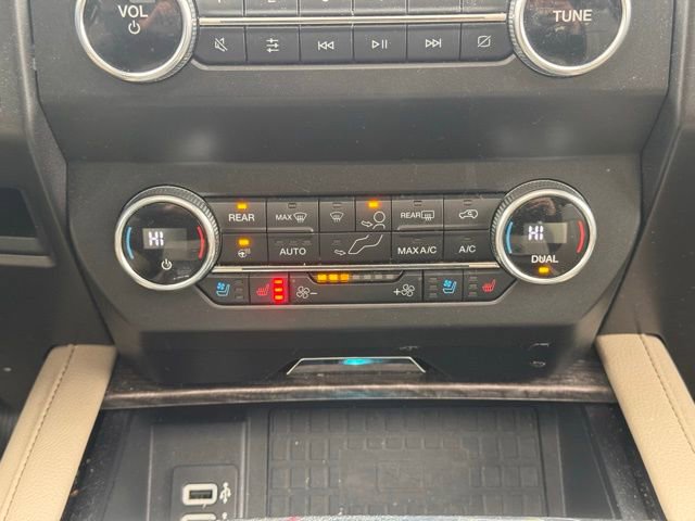 Used 2019 Ford Expedition Limited w/ Equipment Group 302A AWD/4WD image 19