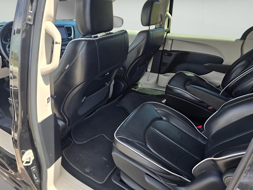 Used 2023 Chrysler Pacifica Limited image 25