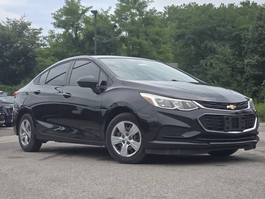 Used 2018 Chevrolet Cruze LS FWD image 1