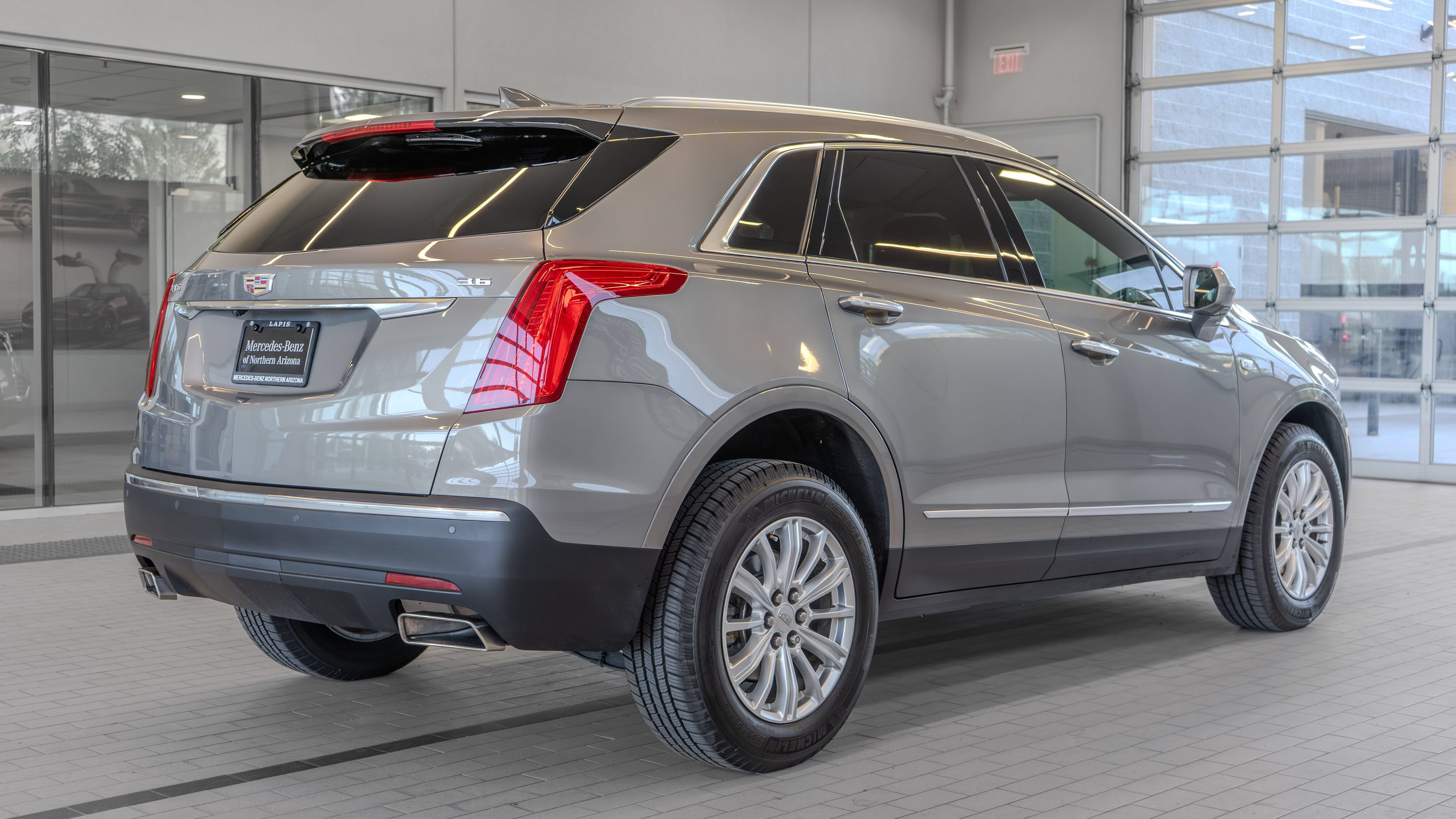 Used 2018 Cadillac XT5 FWD w/ LPO, Wheel Lock Package image 29