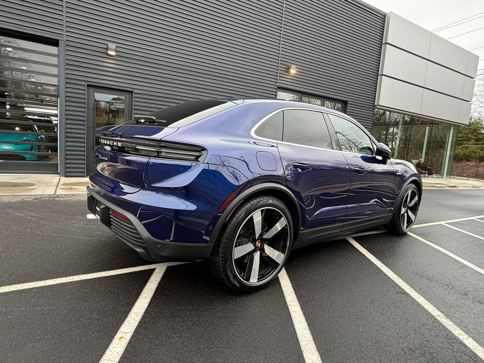 New 2025 Porsche Macan 4S Electric image 7