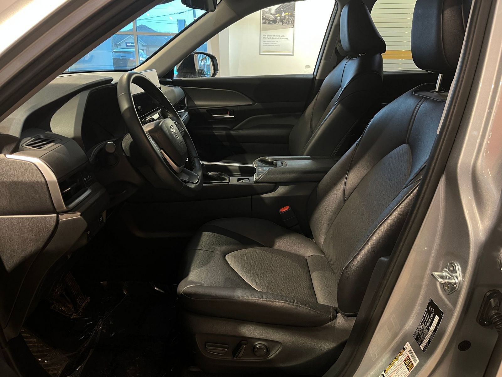 Used 2025 Toyota Grand Highlander FWD image 27