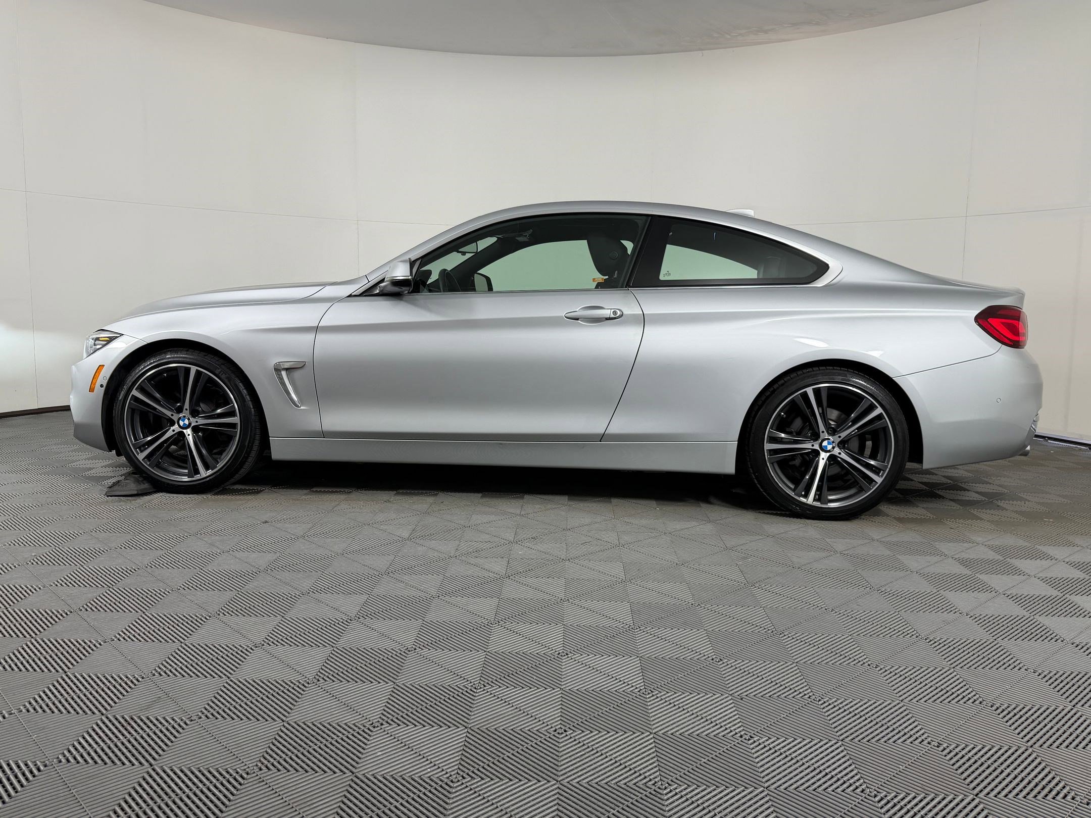 Used 2020 BMW 430i Coupe w/ Executive Package image 2