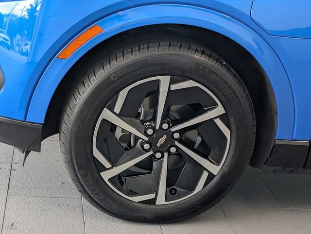 Certified 2025 Chevrolet Equinox EV LT w/ Convenience Package image 4