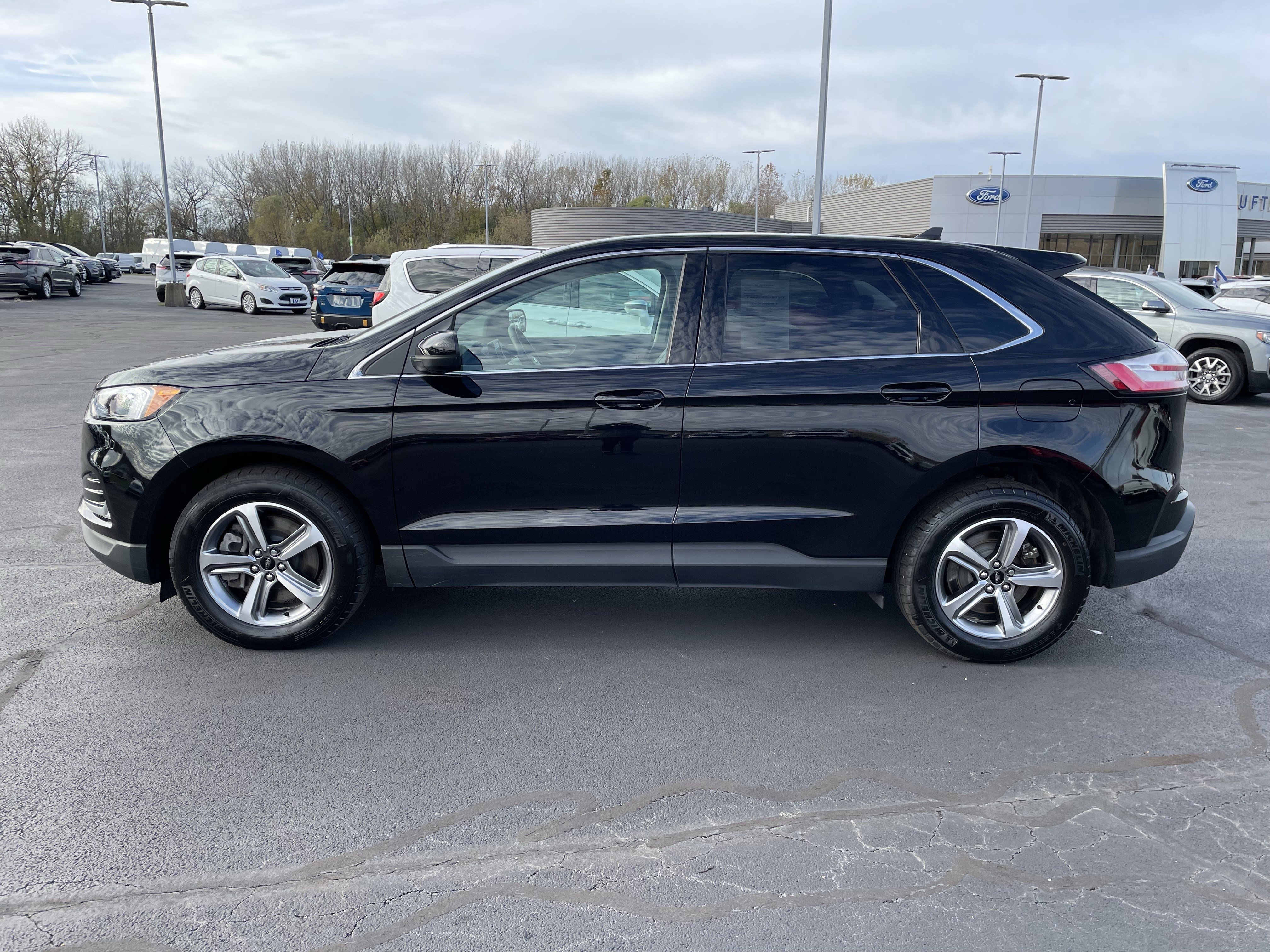 Used 2024 Ford Edge SEL w/ Convenience Package image 2
