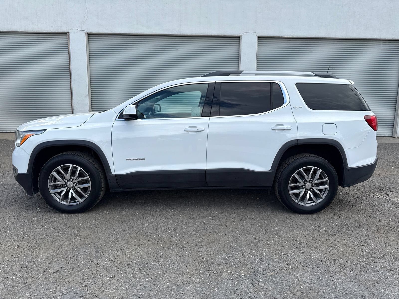 Used 2019 GMC Acadia SLE FWD image 2