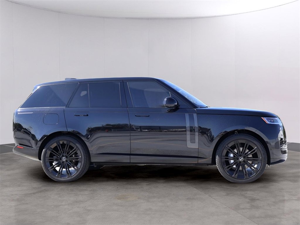 Used 2023 Land Rover Range Rover SE image 4