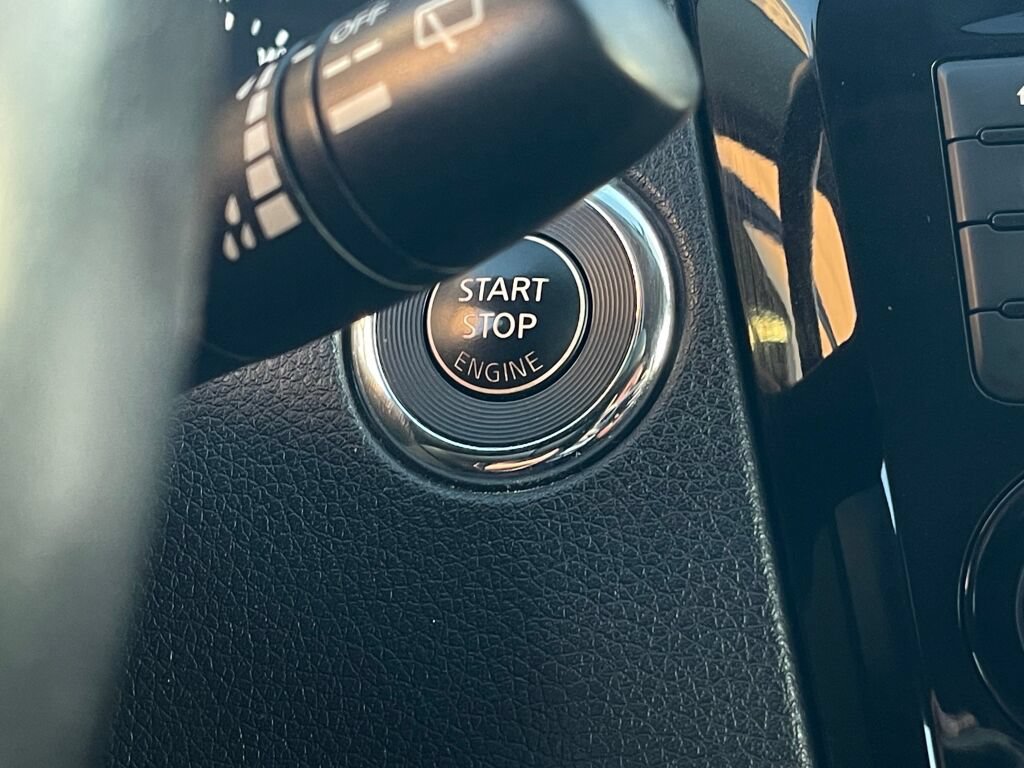 Used 2018 Nissan Rogue AWD image 16