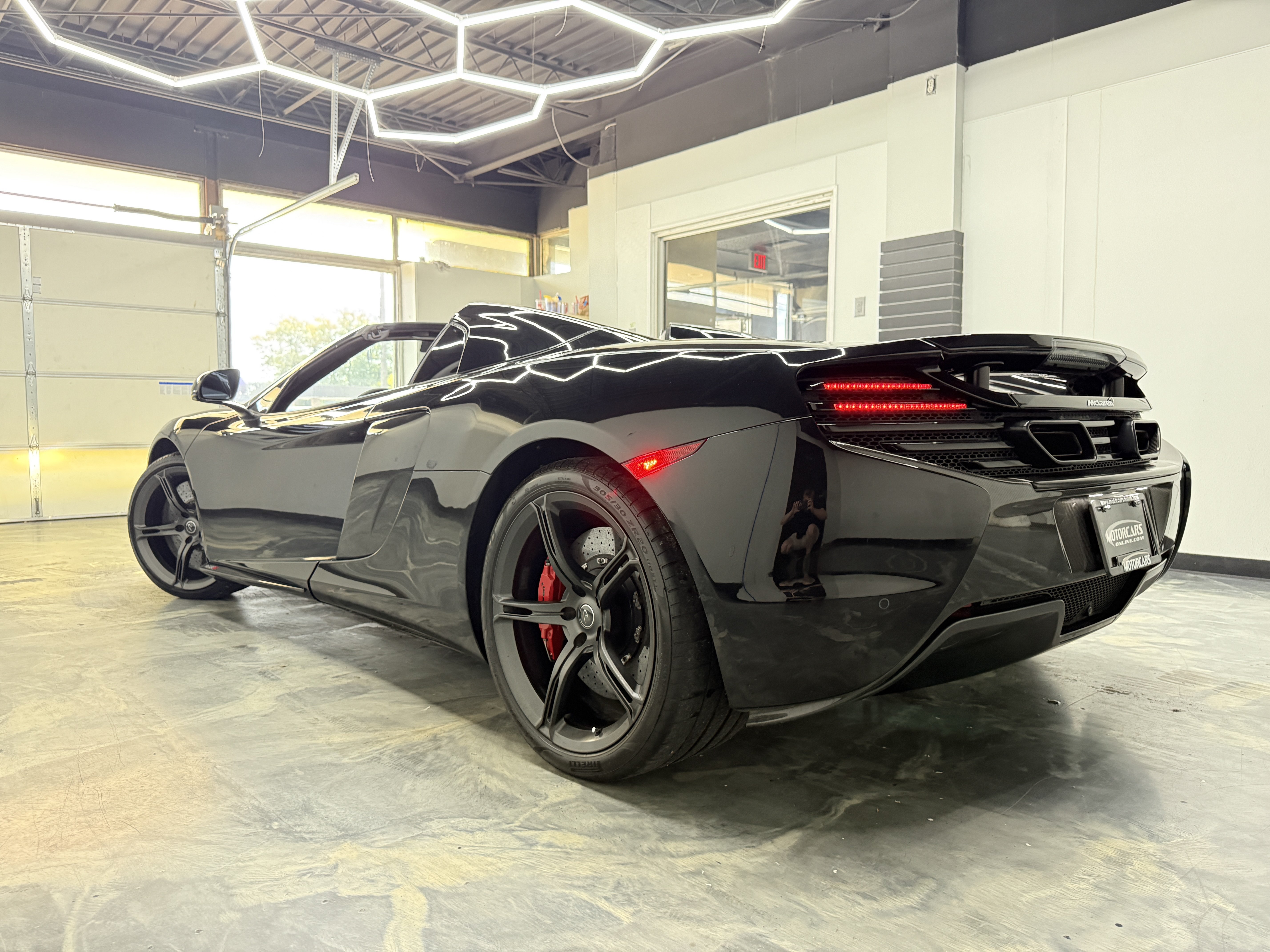 Used 2016 McLaren 650S Spider RWD image 3