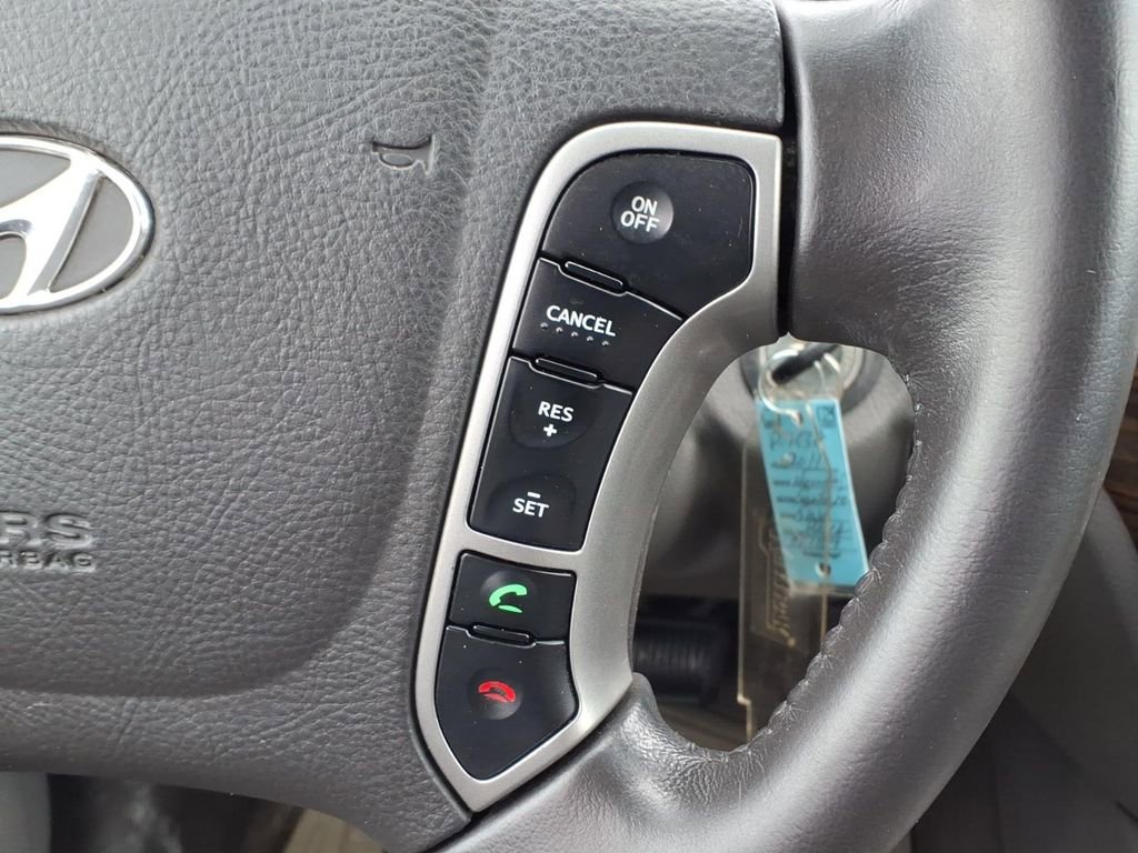 Used 2011 Hyundai Santa Fe SE image 24