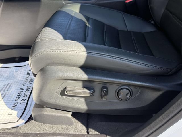 Certified 2024 Chevrolet Trax RS w/ Sunroof Package FWD image 17