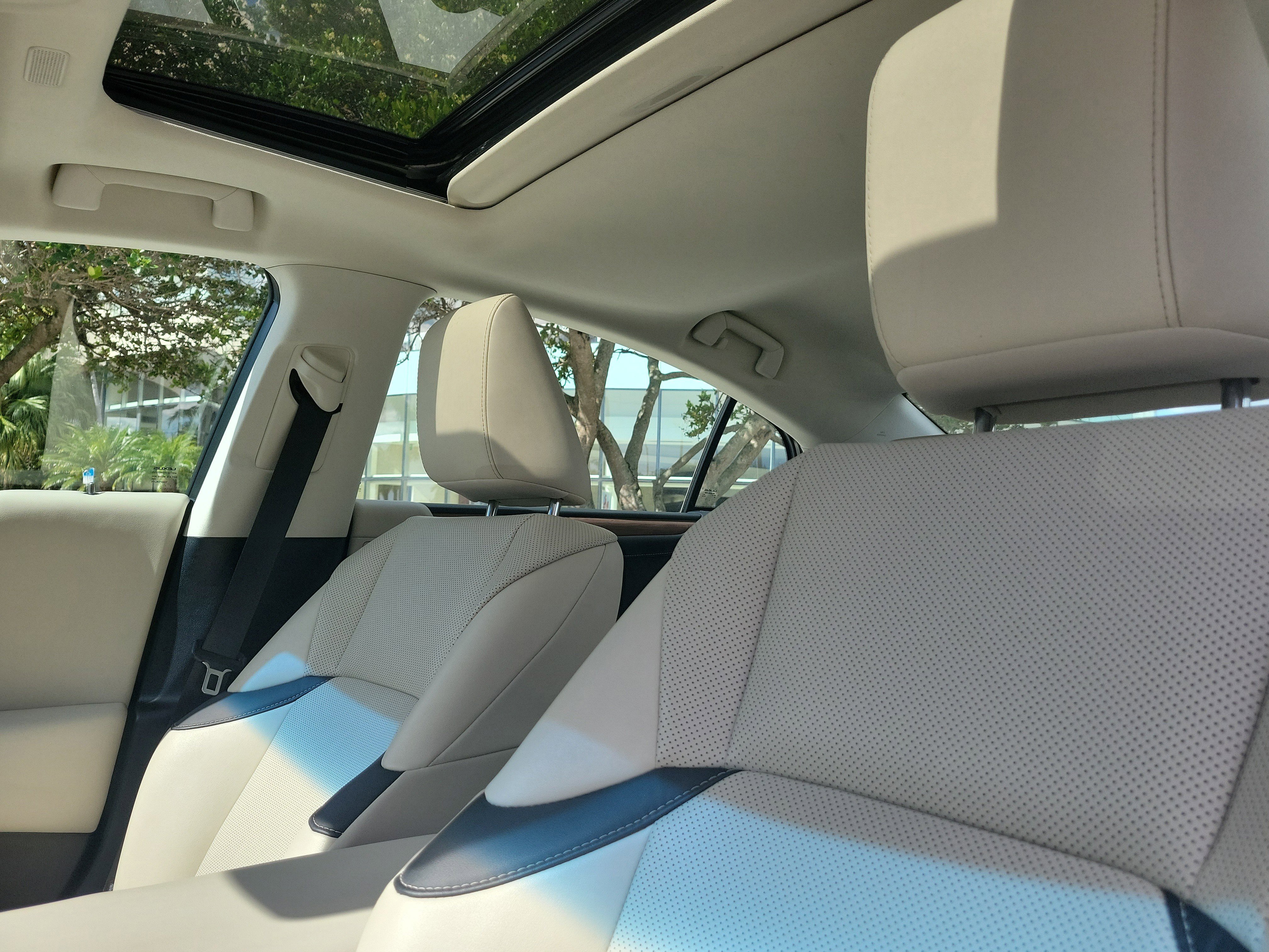 Used 2024 Lexus ES 250 w/ Premium Package image 20