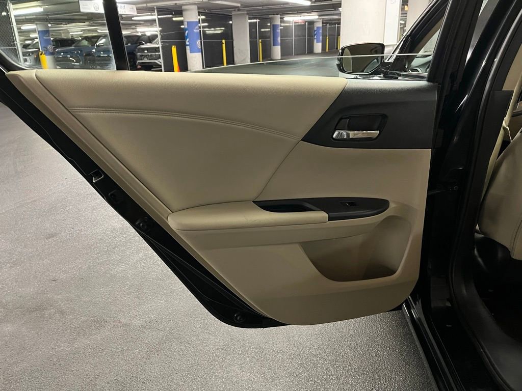 Used 2017 Honda Accord EX-L image 18
