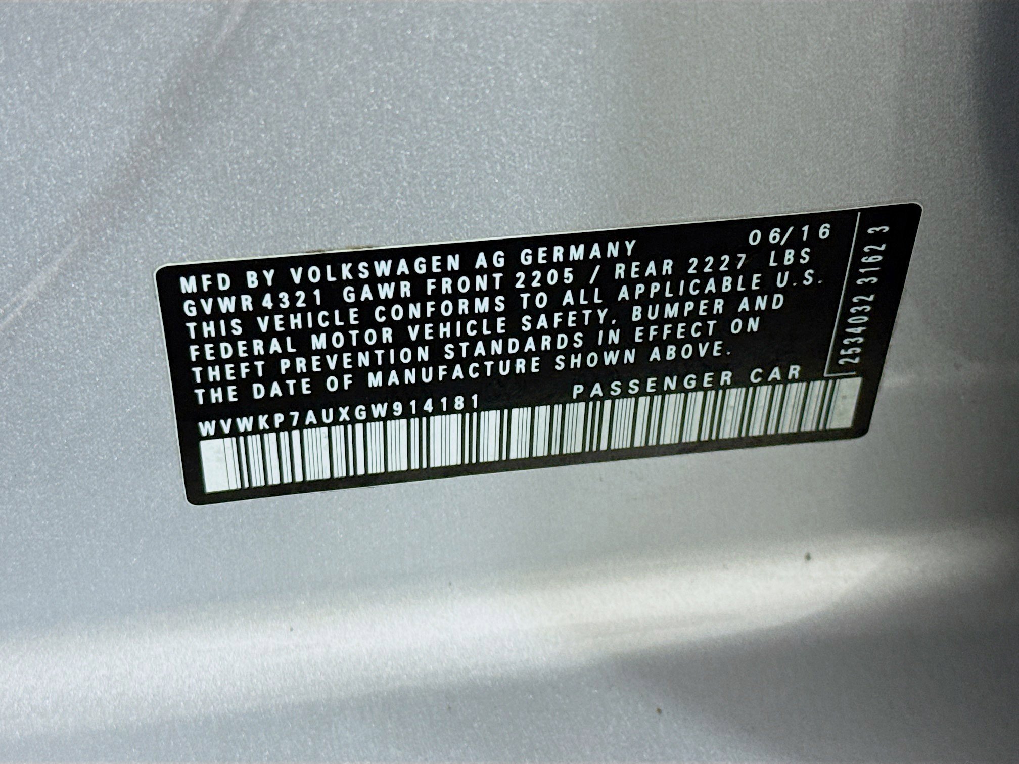 Used 2016 Volkswagen e-Golf SE w/ DC Fast Charging Package image 47