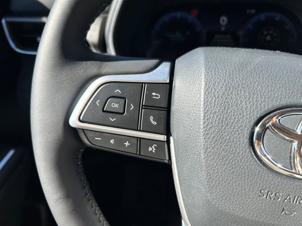 Used 2024 Toyota Highlander Limited image 25
