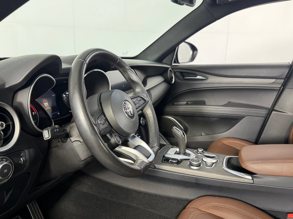 Used 2023 Alfa Romeo Stelvio Ti AWD/4WD image 25