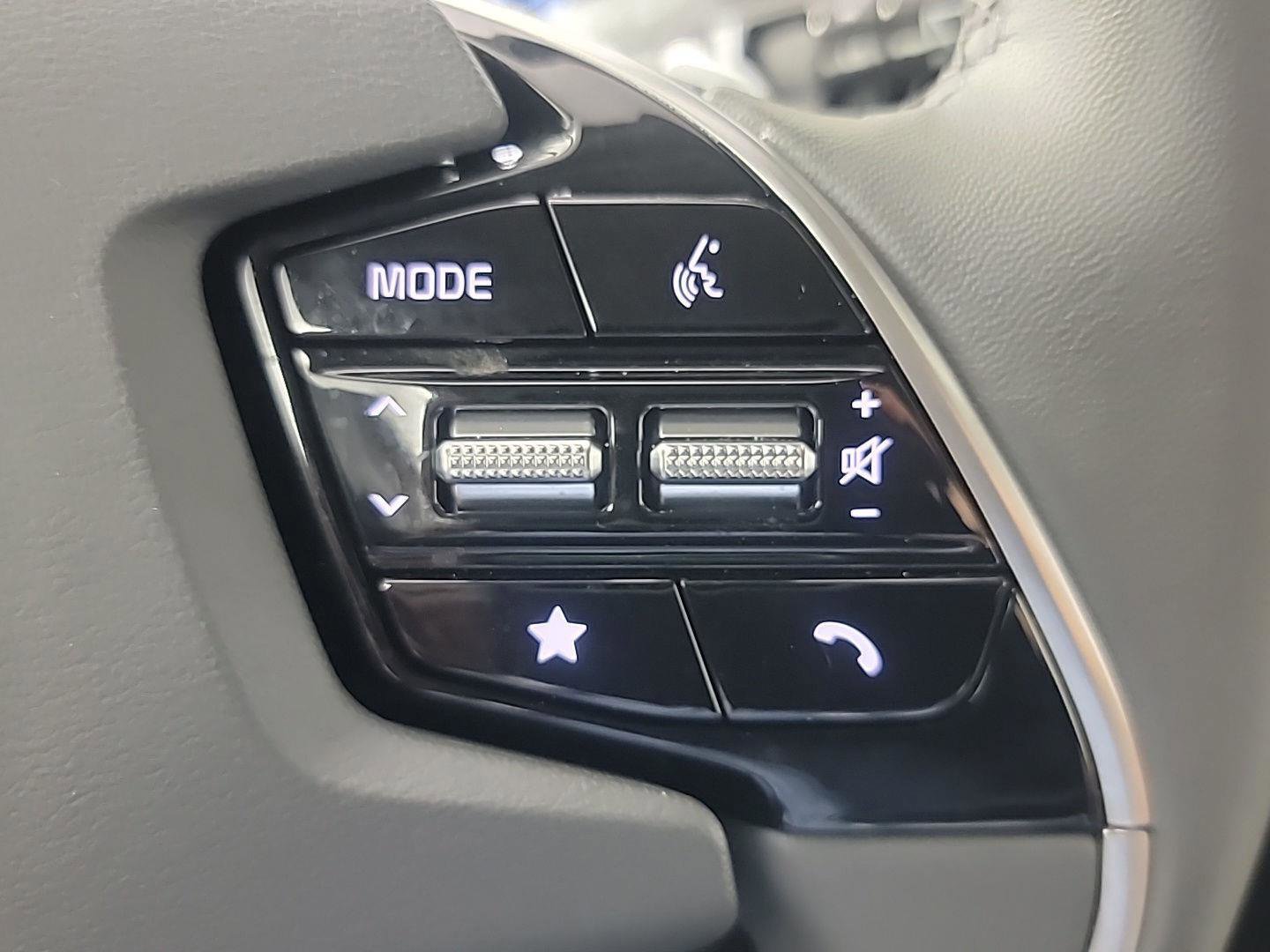 Used 2025 Kia Niro EX image 24