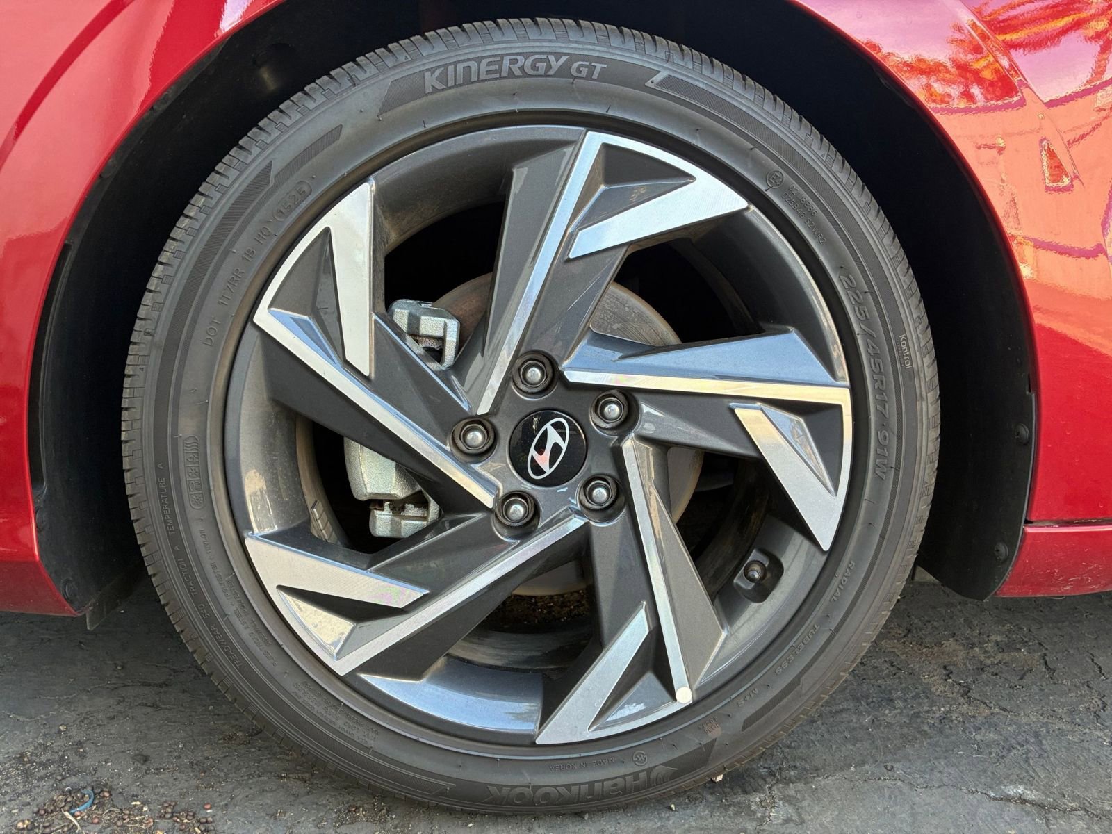 Used 2025 Hyundai Elantra Limited image 32