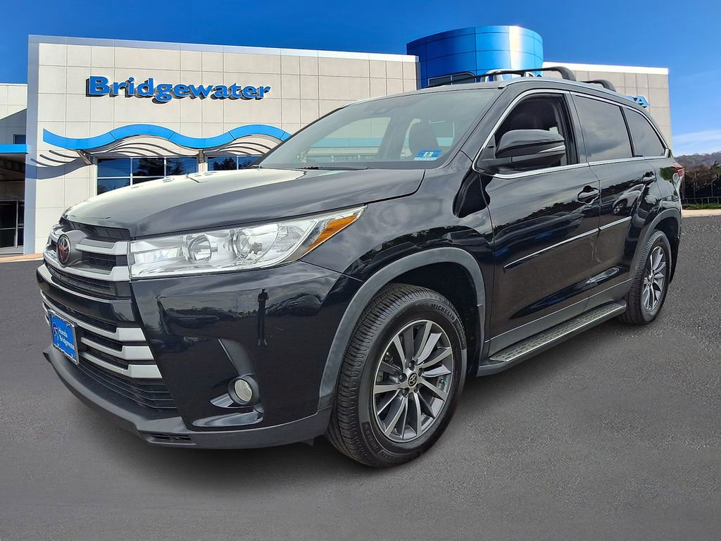 Used 2019 Toyota Highlander XLE AWD/4WD image 3