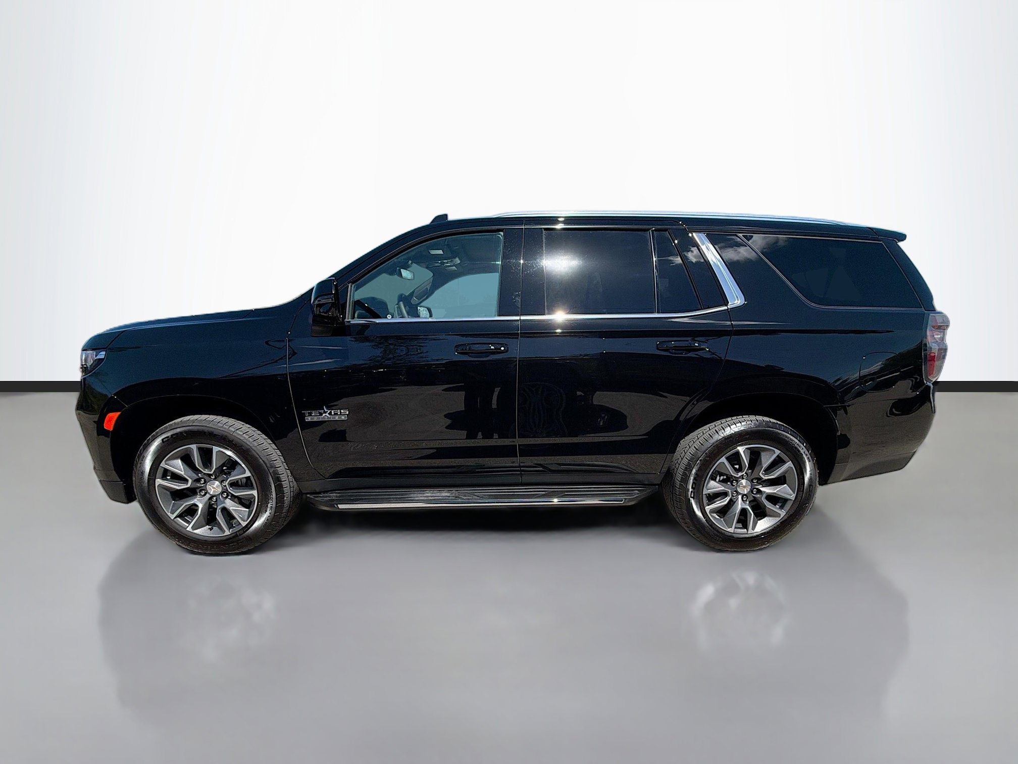 Used 2024 Chevrolet Tahoe LT w/ Luxury Package image 6