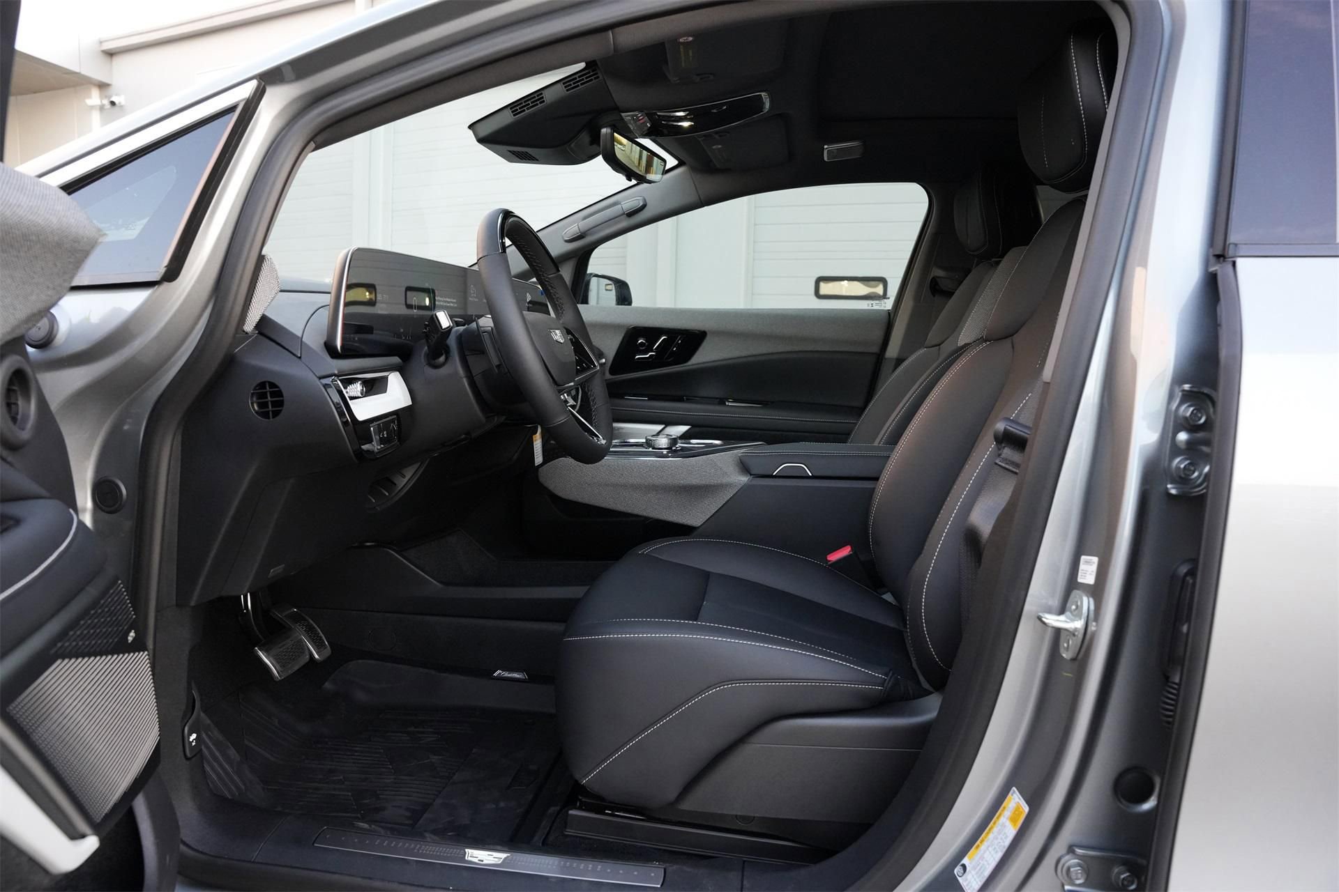 New 2026 Cadillac Optiq Luxury 1 w/ LPO, Floor Liner Package image 13