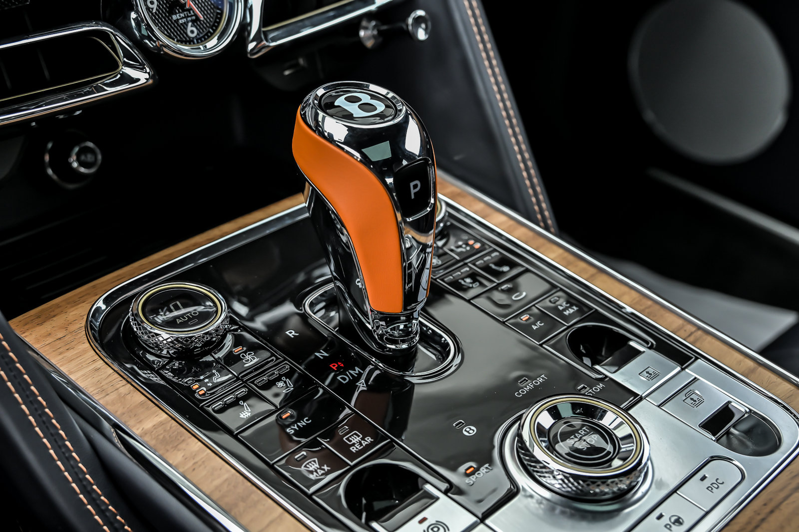 Certified 2023 Bentley Flying Spur Plug-In Hybrid AWD/4WD image 39