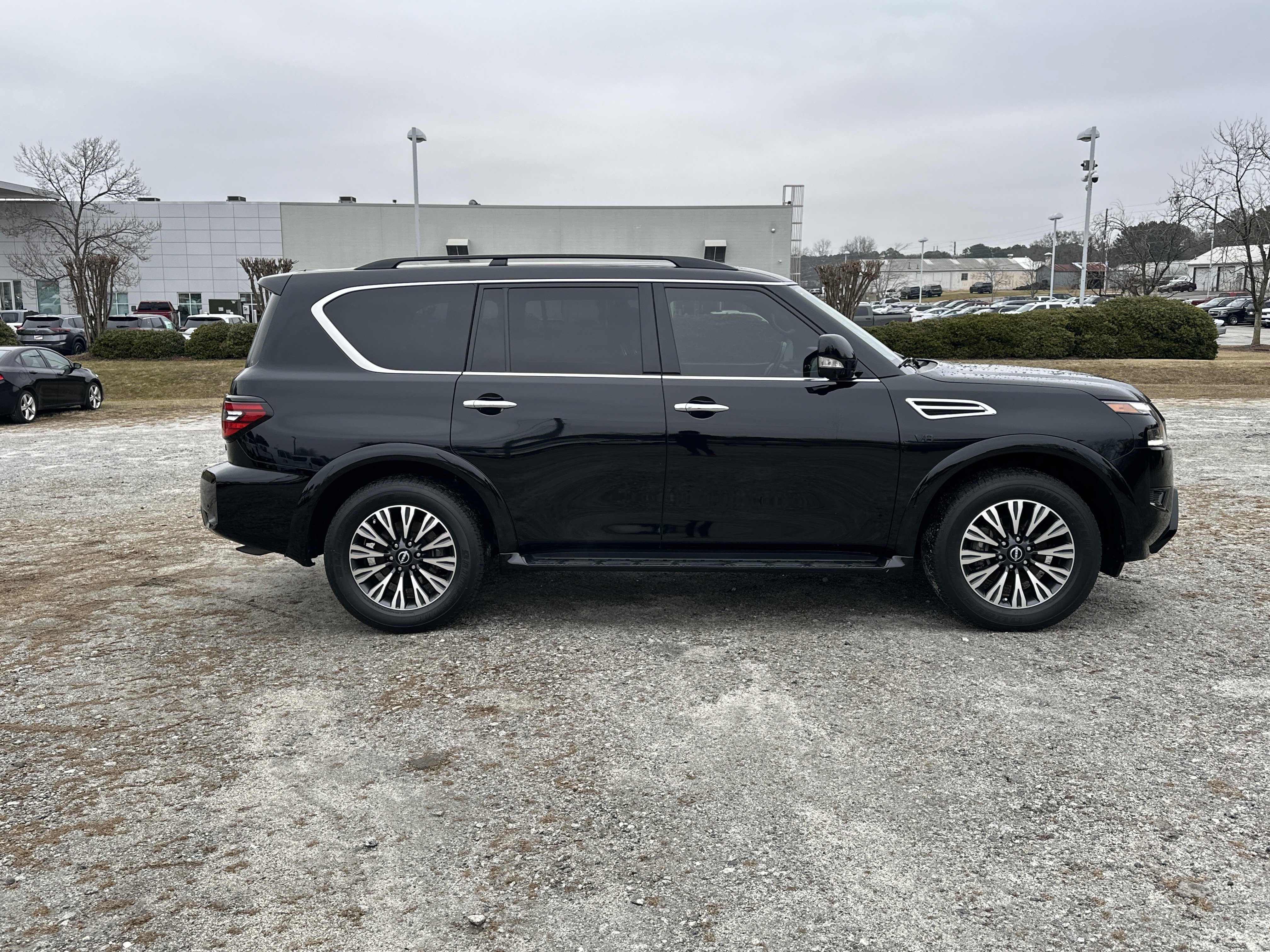 Used 2022 Nissan Armada SL w/ Midnight Edition Package image 4