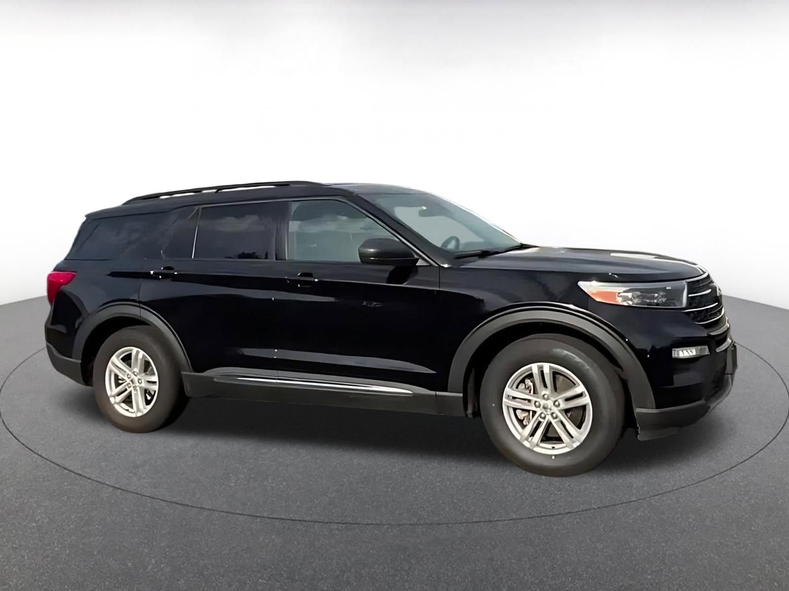 Used 2023 Ford Explorer XLT w/ Equipment Group 202A RWD image 15