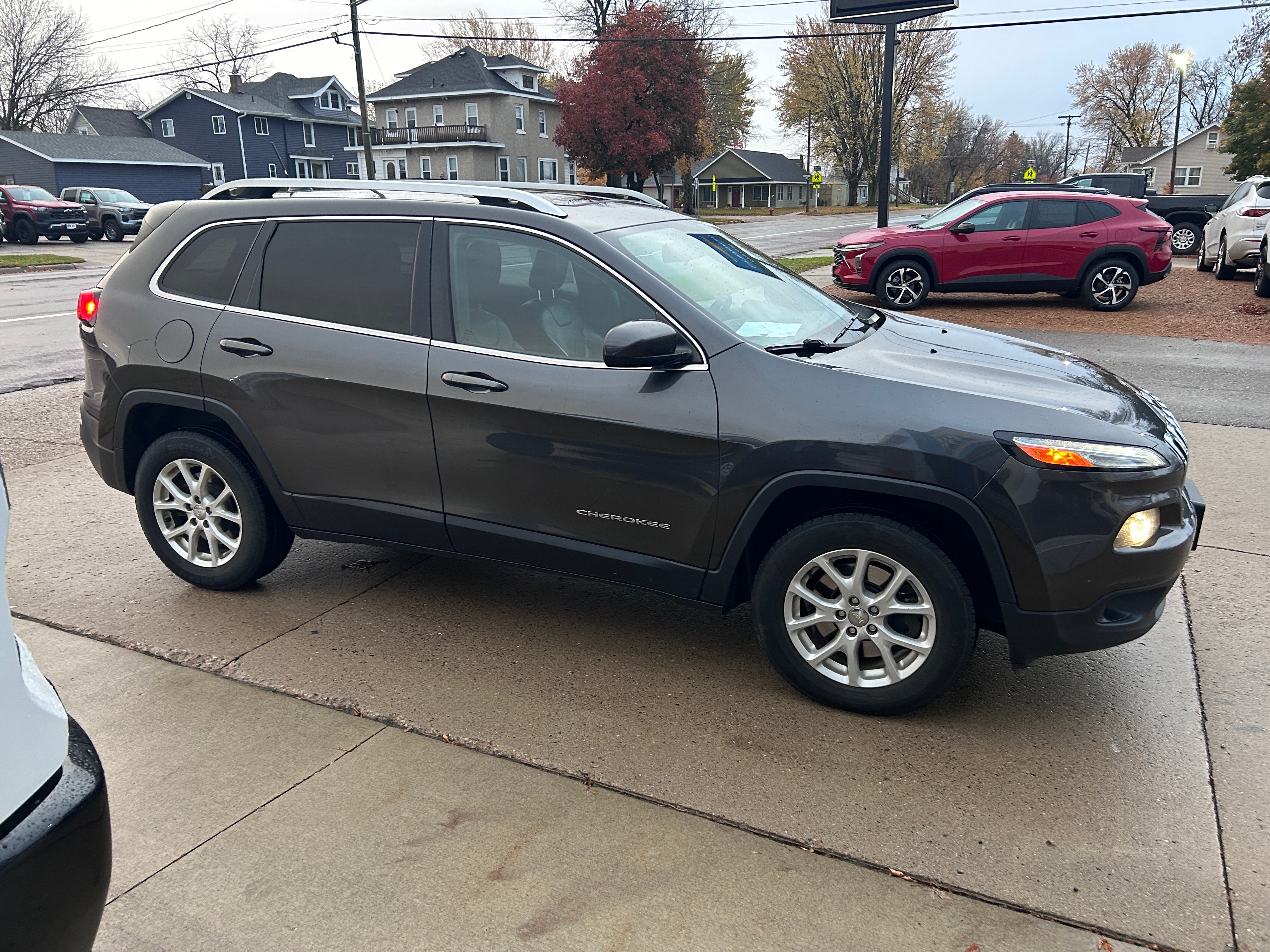 Used 2015 Jeep Cherokee Latitude w/ Cold Weather Group AWD/4WD image 5