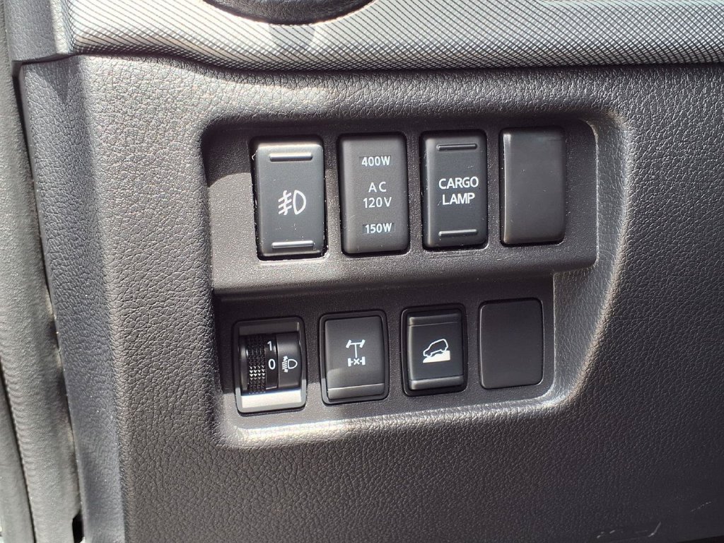 Used 2018 Nissan Titan PRO-4X w/ Pro-4x Convenience Package AWD/4WD image 34
