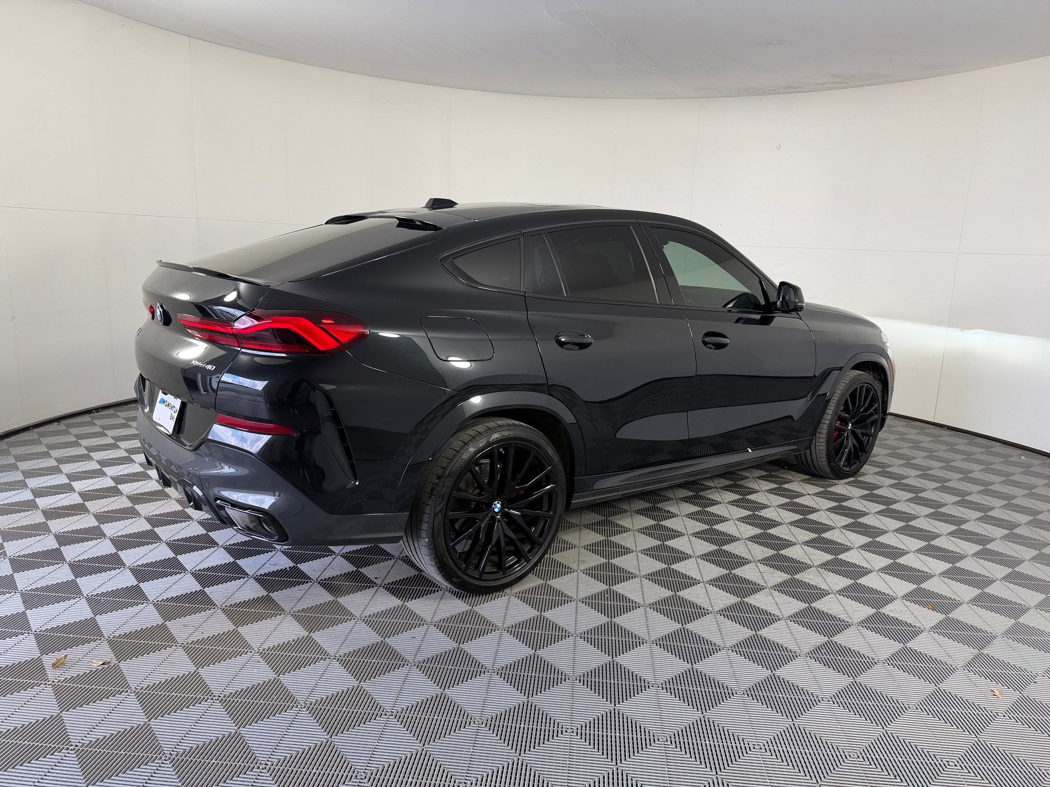 Used 2024 BMW X6 xDrive40i w/ Executive Package AWD/4WD image 9