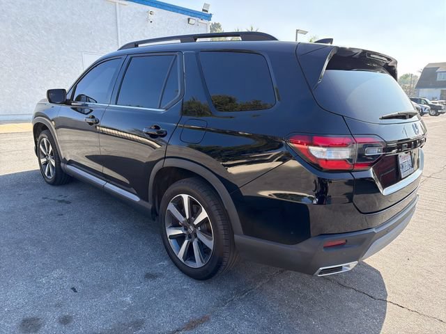Used 2025 Honda Pilot Touring image 3