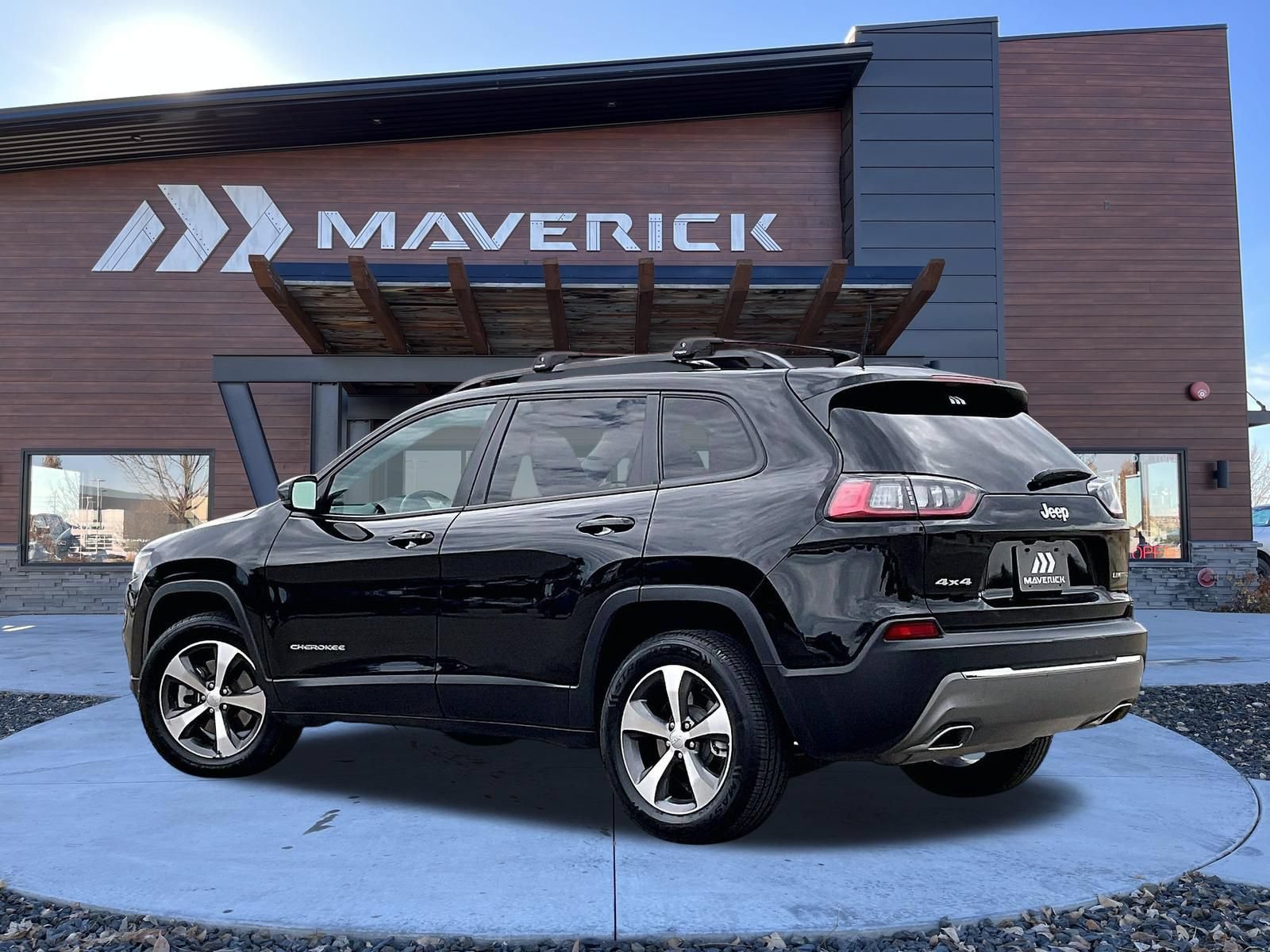 Used 2022 Jeep Cherokee Limited w/ Mopar Interior Package AWD/4WD image 4