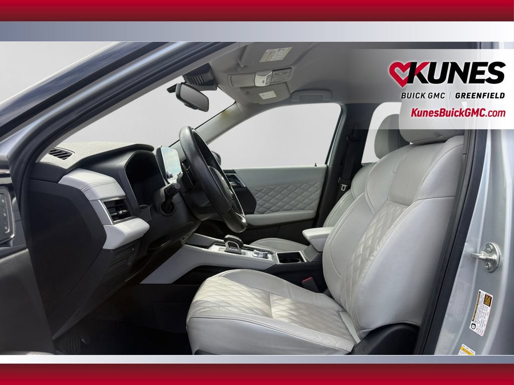 Used 2023 Mitsubishi Outlander SEL AWD/4WD image 18
