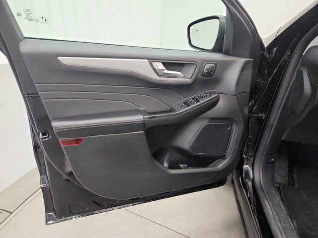 Used 2025 Ford Escape Platinum image 32