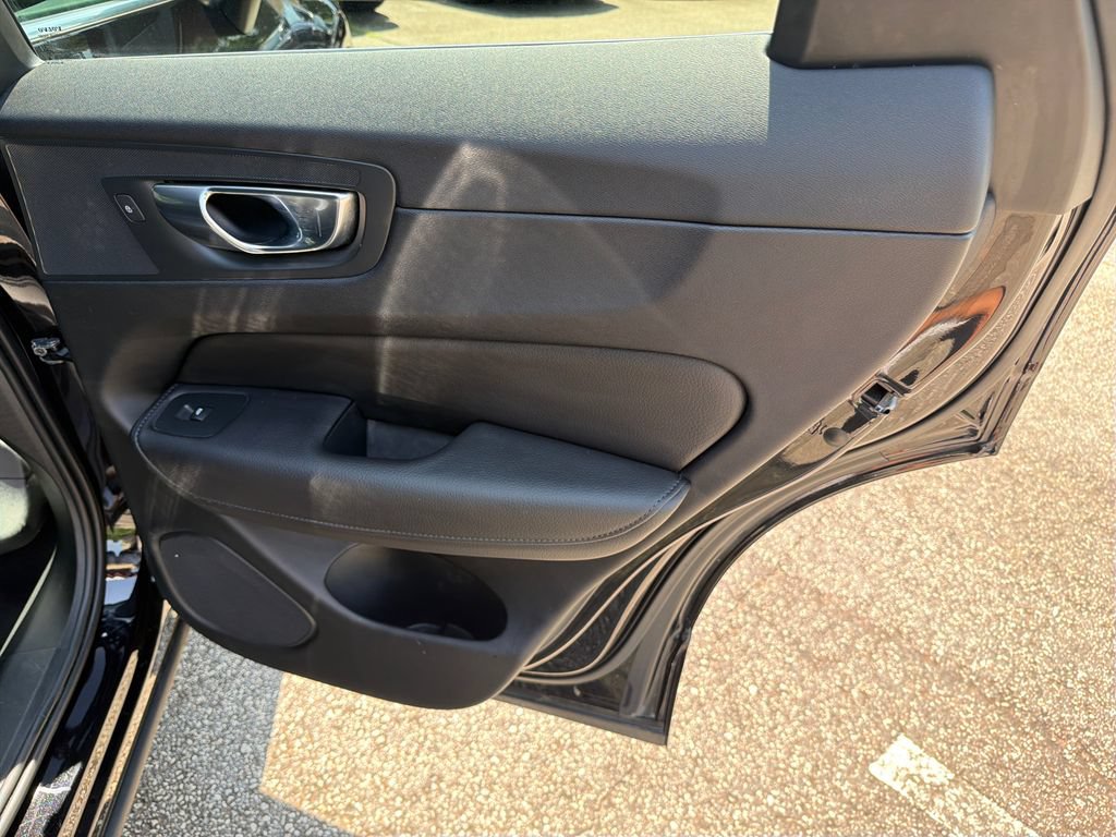 Used 2020 Volvo XC60 T6 Momentum AWD/4WD image 16