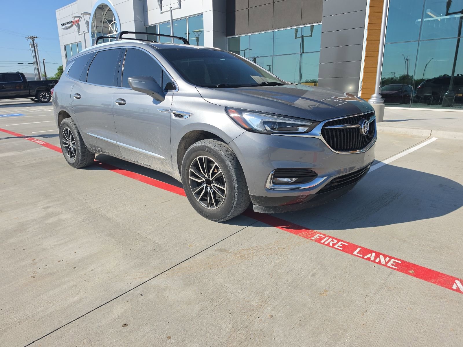 Used 2019 Buick Enclave Essence FWD image 2