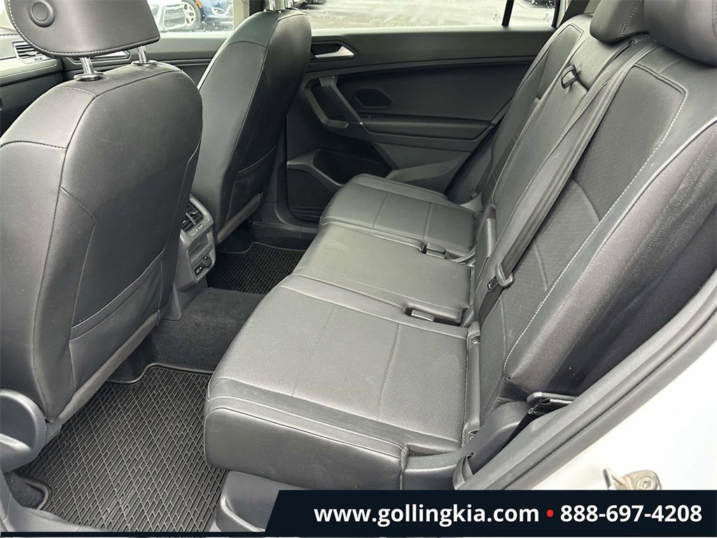 Used 2020 Volkswagen Tiguan SE w/ Panoramic Sunroof Package image 11