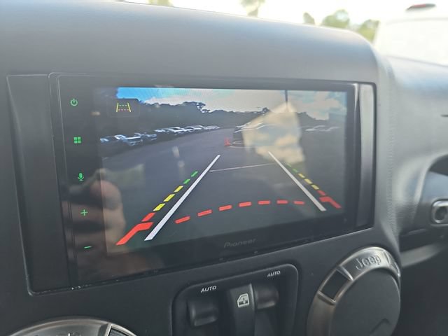 Used 2018 Jeep Wrangler Sahara AWD/4WD image 20