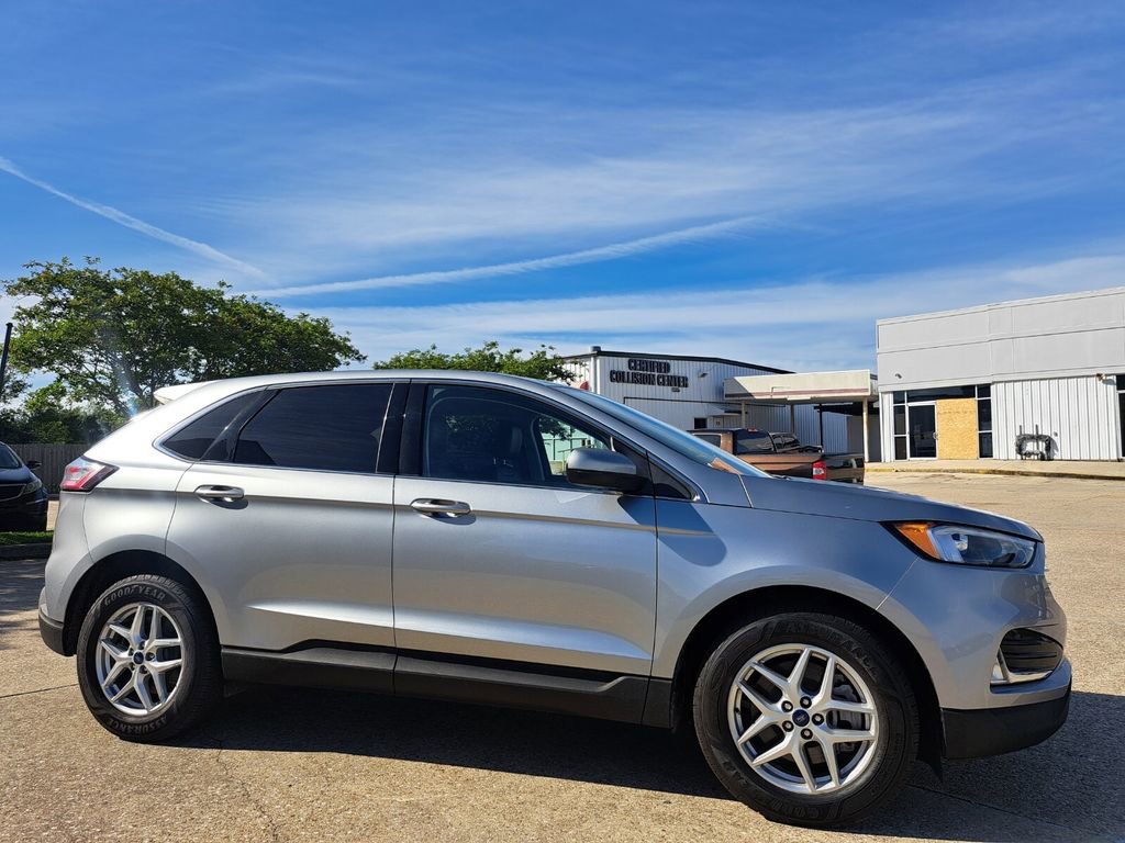 Used 2022 Ford Edge SEL w/ Convenience Package image 3