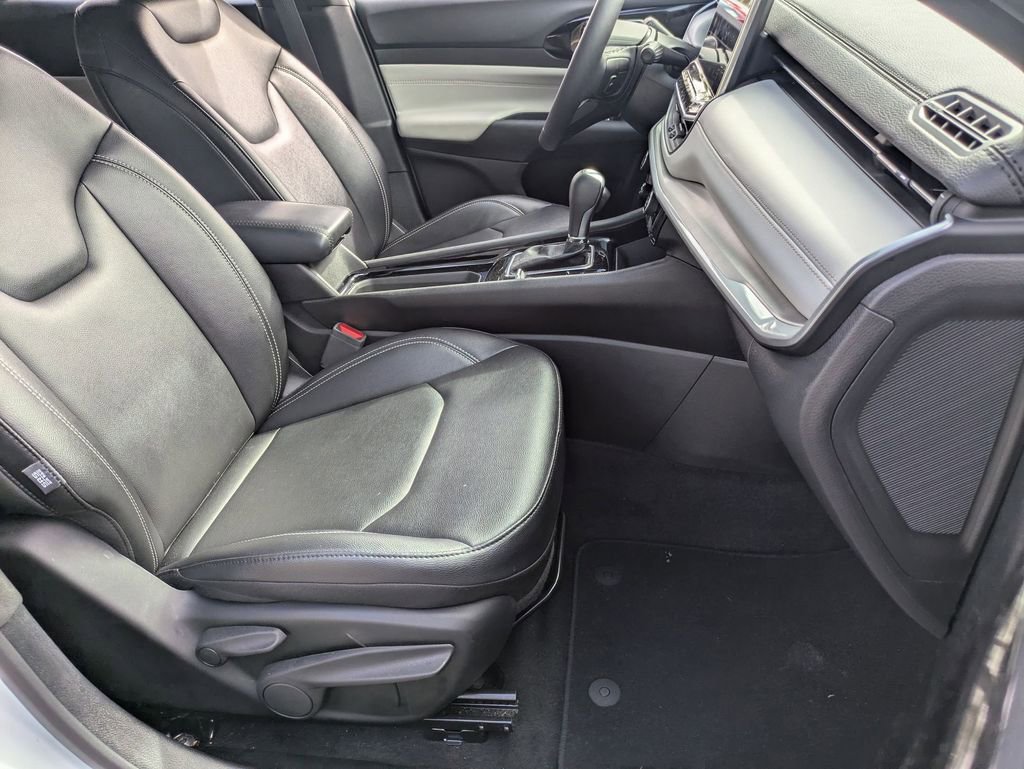 Used 2025 Jeep Compass Limited image 29