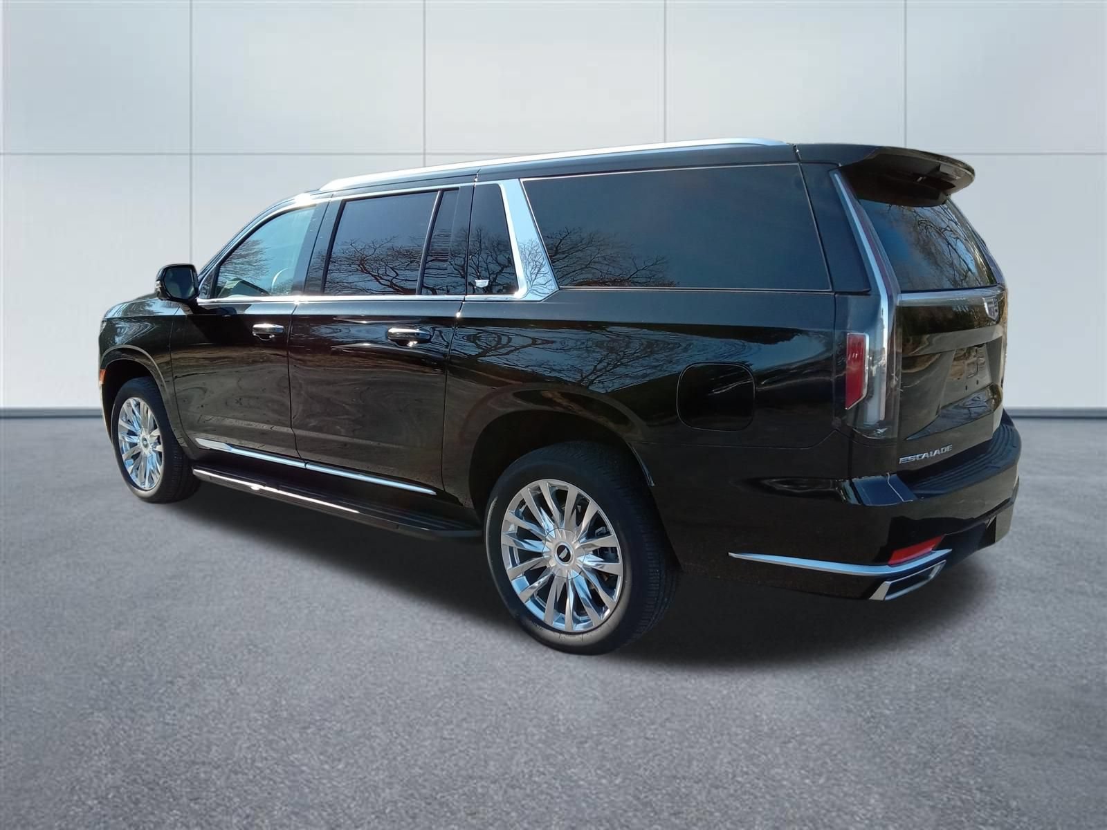 Certified 2024 Cadillac Escalade ESV Premium Luxury AWD/4WD image 3