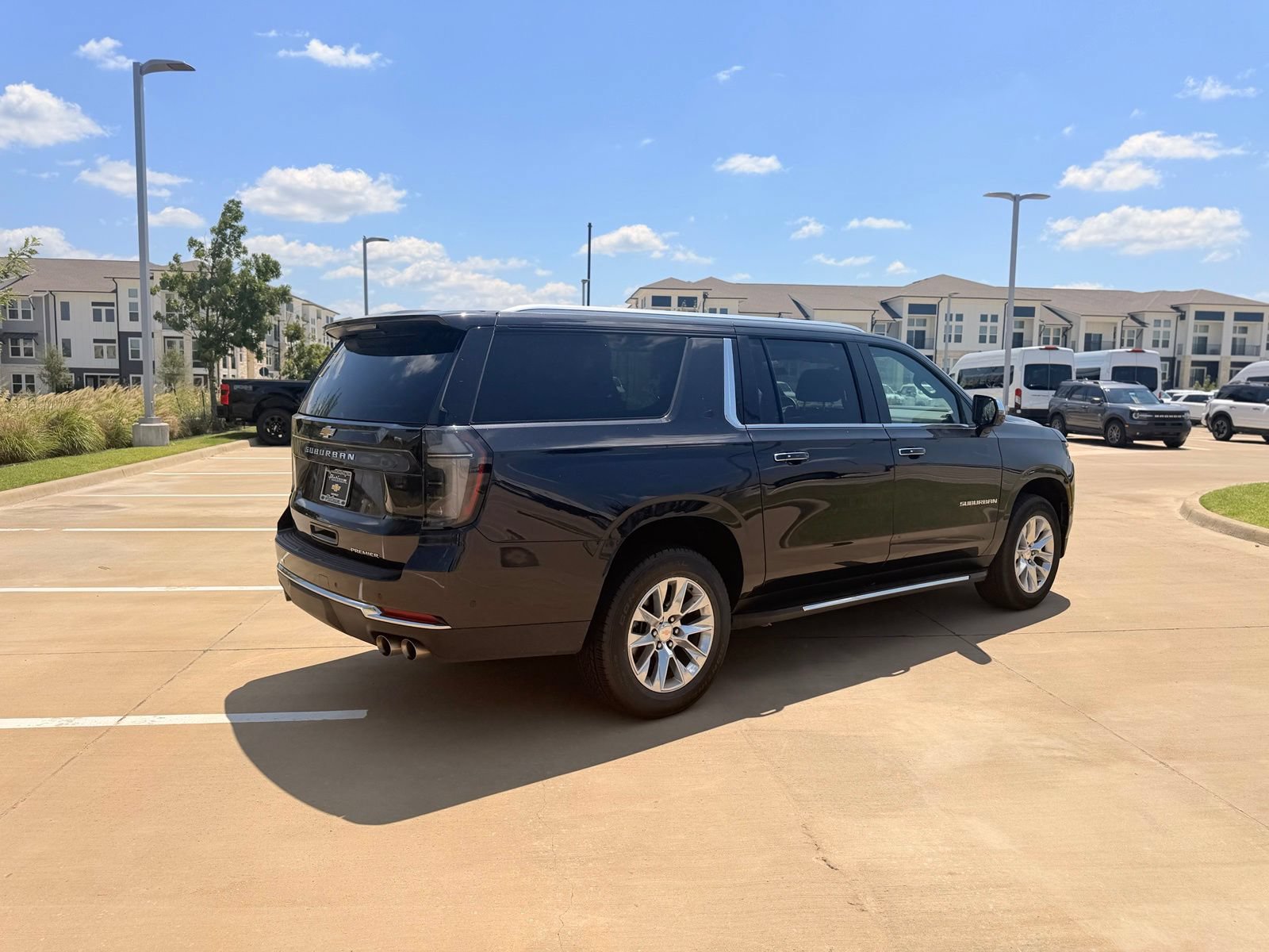 Certified 2025 Chevrolet Suburban Premier AWD/4WD image 3