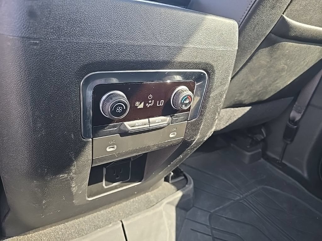 Used 2021 Chevrolet Suburban Z71 AWD/4WD image 17