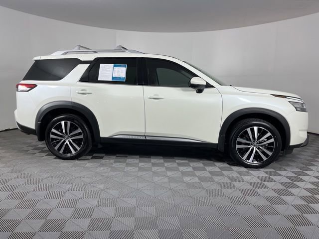 Used 2023 Nissan Pathfinder Platinum w/ Cargo Package image 12