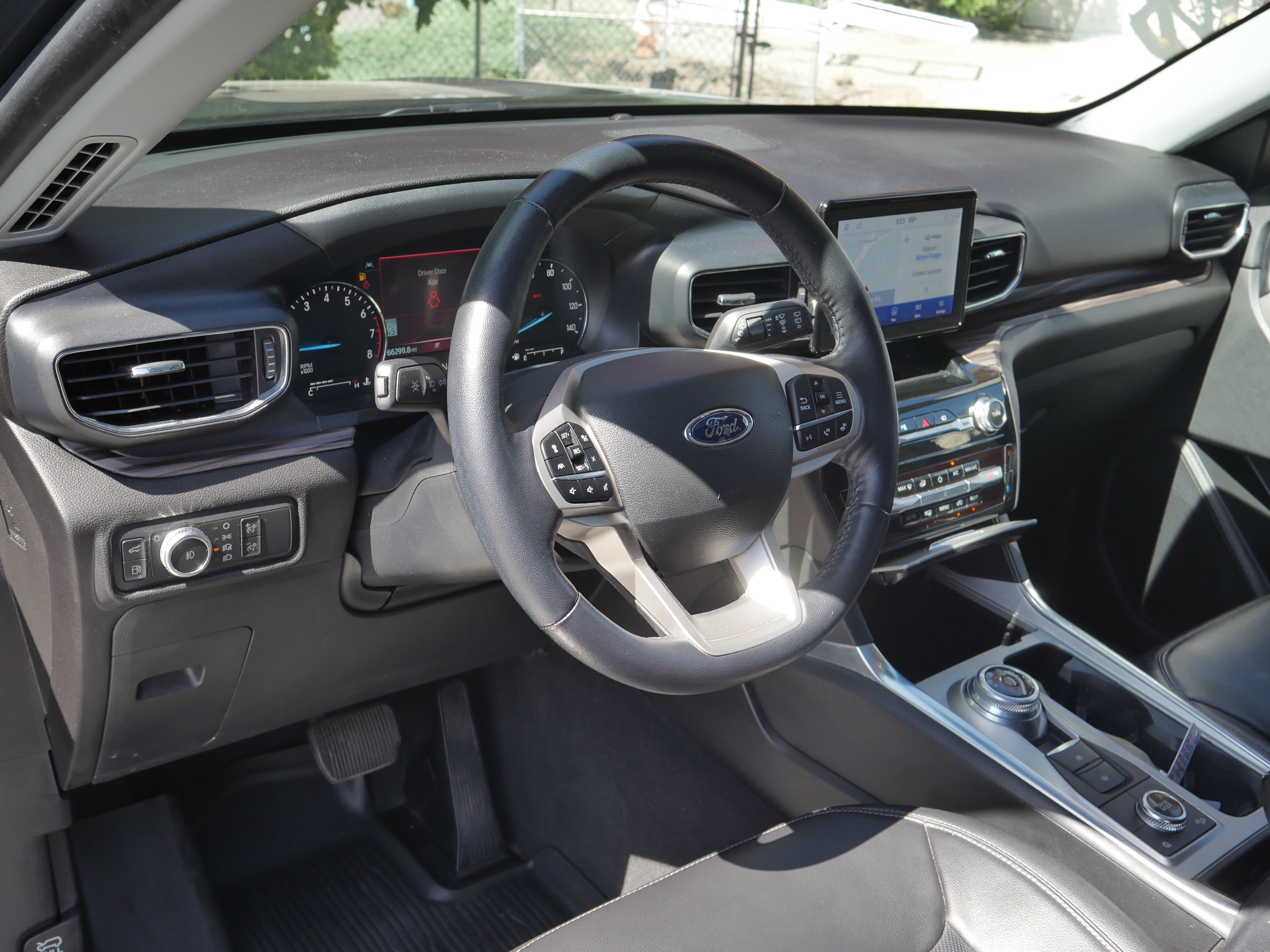 Certified 2022 Ford Explorer Limited AWD/4WD image 4