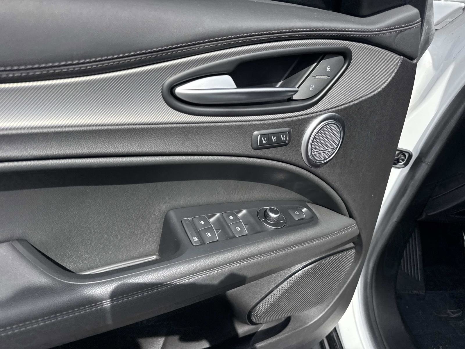 Used 2024 Alfa Romeo Stelvio Veloce image 17