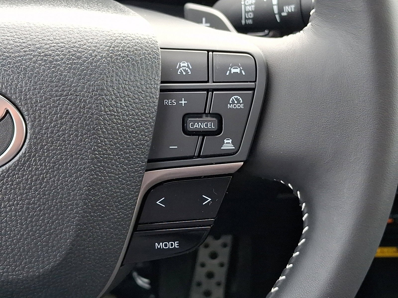 Used 2026 Toyota Camry Hybrid w/ Multimedia Upgrade Package FWD image 22